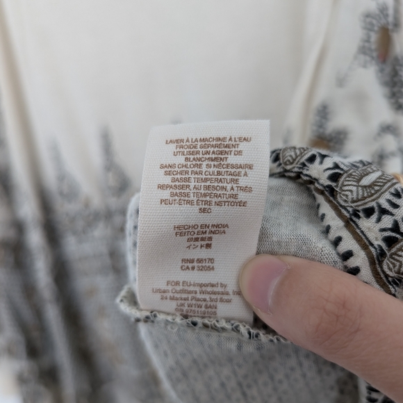 Free People Linen Lyocell Blend Medallion Printed Top Bell Sleeve Sz M Boho - Picture 10 of 16